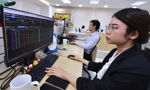 Chứng khoán tuần mới: Nhiều cổ phiếu thoát khỏi vùng quá bán, bao giờ chỉ số đảo chiều?