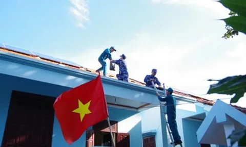 Đặc khu Trường Sa khẩn trương chằng chống, ứng phó bão Kalmaegi có thể mạnh cấp 14