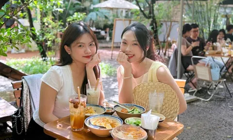 Chờ 45 phút để 'đu trend' xôi mùa thu đang 'hot' nhất TP.HCM