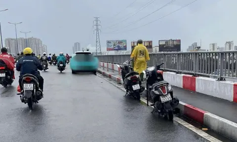 Phát hiện thi thể trên sông, nghi là tài xế taxi tự sát rồi rơi xuống