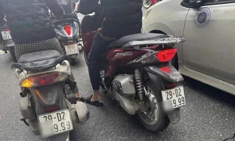 Xử lý người phụ nữ tự mua biển số '9999' lắp vào xe máy để lưu thông