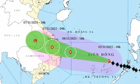 Tin mới nhất về bão số 13 Kalmaegi: Mạnh cấp 14, di chuyển nhanh hướng vào miền Trung