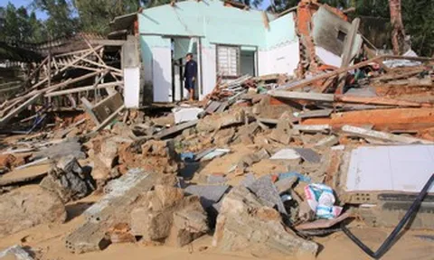 Trở về sau 'chạy bão', người dân thất thần với cảnh trước mắt