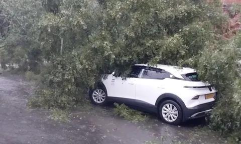 Đến lượt đèo Mimosa ở Đà Lạt sạt lở, người dân lưu thông cẩn trọng