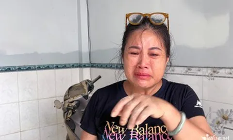 Sau ba ngày lũ lịch sử, người dân Nha Trang bật khóc giữa đống tài sản tan hoang