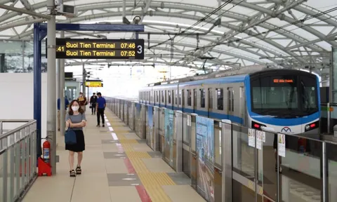 Tiếp nhận hàng hóa cứu trợ người dân miền Trung tại 14 nhà ga tuyến metro số 1
