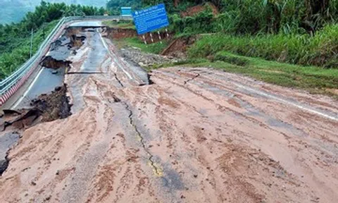 Sau vụ đất đá đè xe khách khiến 6 người tử vong, đèo Khánh Lê tiếp tục sạt lở