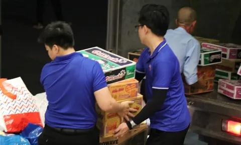 TPHCM: Đêm không ngủ vì miền Trung thân yêu