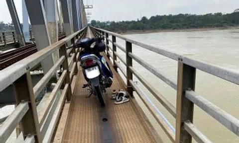 Vụ ôm 2 con nhảy xuống sông: Người bố từng có ý định tự tử nhưng bất thành