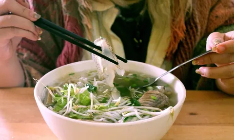 Nhớ Nha Trang, quán bún cá thổn thức nỗi xa quê của những người con miền biển