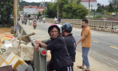 Sau mưa lũ, xã D'ran tiếp tục sạt lở nguy hiểm, người dân phải di dời
