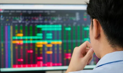 Cổ phiếu ngân hàng bất ngờ 'nổi sóng', chứng khoán bay cao