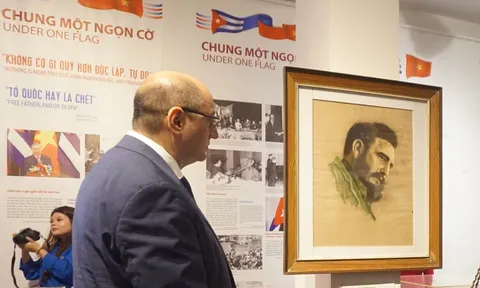 Xem bức tranh Chủ tịch Fidel Castro được gìn giữ hơn nửa thế kỷ ở Việt Nam