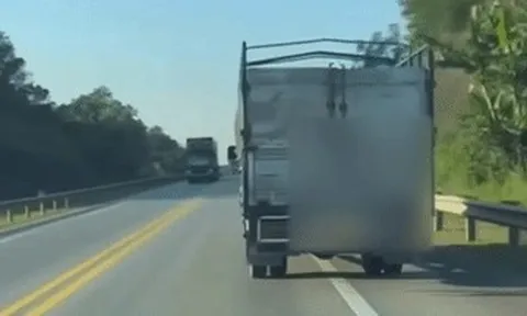 Xử lý xe tải chạy kiểu 'chim mồi' ở làn khẩn cấp cao tốc Nội Bài - Lào Cai