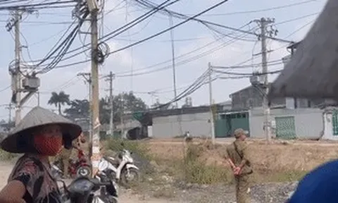 Đứng chờ con tan học, người đàn ông phát hiện thi thể nam giới dưới kênh ở TPHCM