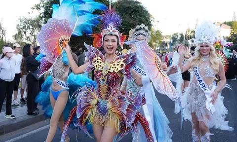 Đường phố Đà Lạt sôi động với người đẹp, xe cổ diễu hành trong Lễ hội Trà Quốc tế 2025