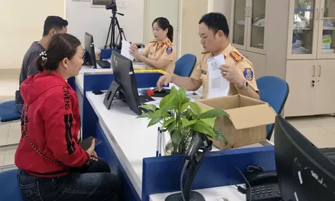 Chưa được cấp giấy phép lái xe bản cứng, hơn 20.000 người ở Quảng Ngãi "đứng ngồi không yên"