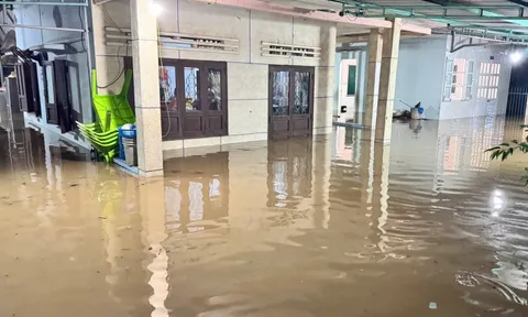 Nông dân mất trắng, nhà sập, công ty thủy lợi nói việc xả lũ đúng quy trình