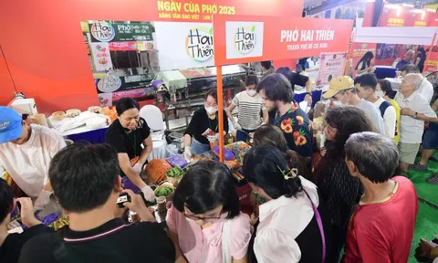 50.000 lượt khách đổ về trong ngày đầu ăn phở, thanh toán không tiền mặt lên ngôi