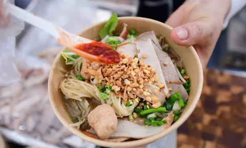 Đến Ngày của Phở ăn xong còn thèm, mua thêm phở tươi, phở khô về nhà