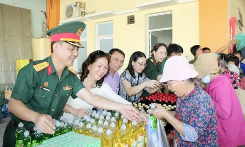 TPHCM: "Gian hàng 0 đồng" gắn kết tình quân - dân