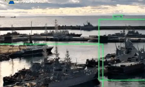 Ukraine nói xuồng tự sát lần đầu đánh trúng tàu ngầm Nga, Moscow lên tiếng