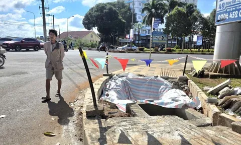 CLIP: Cận cảnh vỉa hè vừa lát đá tự nhiên lại bị đào xới