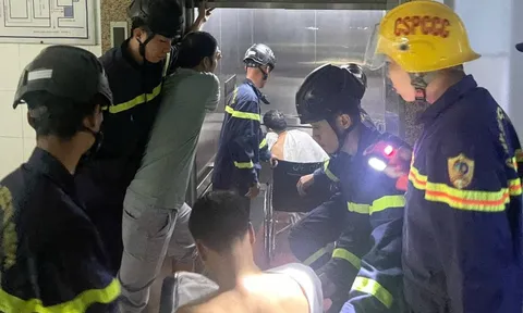 Công an Đà Nẵng cứu 3 người kẹt trong thang máy BV đa khoa Quảng Nam