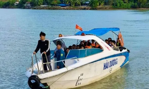 Hơn 130 học sinh ở Tây Nha Trang đi canô đến trường