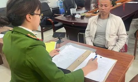 Tài xế vụ lật ô tô tại Ngã Tư Sở bị tạm giữ hình sự