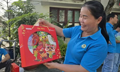 Tết sớm cho công nhân vệ sinh TP.HCM