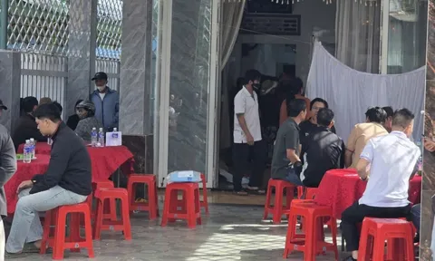 Cha mẹ tuyệt vọng đứng nhìn con cháu trong đám cháy 4 người thiệt mạng