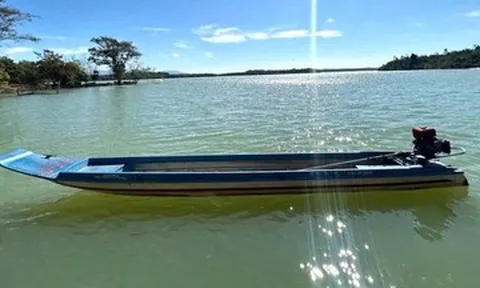 Cứu 2 thiếu niên trôi dạt hơn 40km trên lòng hồ Thủy điện Sê San