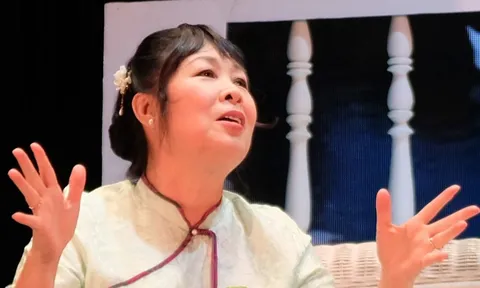 Nghệ sĩ Hồng Vân hóa cô đào cải lương trong vở kịch Tết