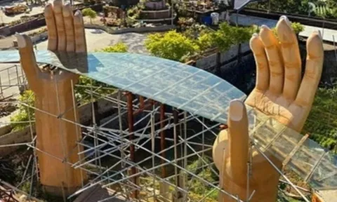 Cây cầu "nhái" Cầu Vàng ở Đà Nẵng gây xôn xao dù chưa chính thức mở cửa