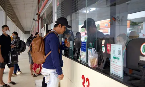 Vé Tết nhộn nhịp từng ngày