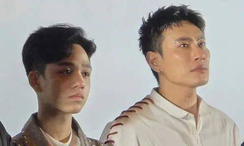 Kiều Minh Tuấn khóc, nói không thành tiếng vì nhớ về người cha quá cố