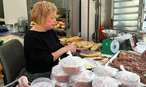 Hàng pate Cột Đèn chính gốc Hải Phòng: 'Khách giảm một nửa'