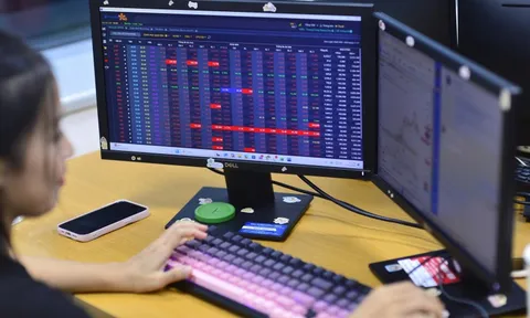 Nhiều phiên mua ròng trên 1.000 tỉ đồng của vốn ngoại xuất hiện, có phải tín hiệu 'chớp nhoáng'?