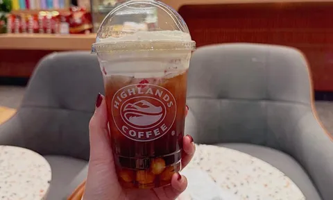 Trà sen vàng, trà vải Highlands Coffee trước lùm xùm Đồ hộp Hạ Long