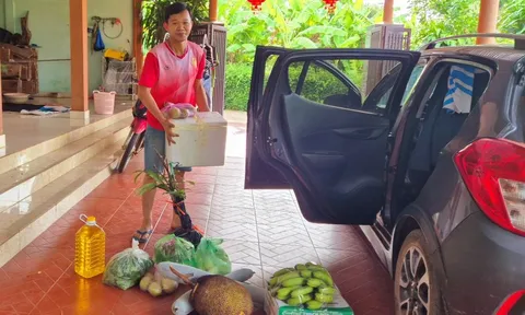 Tết bắt đầu từ những chuyến 'hàng ngoại'