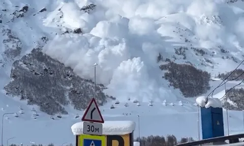 Tuyết lở nhấn chìm khu trượt tuyết trên đỉnh núi cao nhất châu Âu