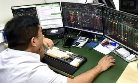 Cổ phiếu nào thực sự 'đông người chơi' nhất sàn chứng khoán năm 2025?