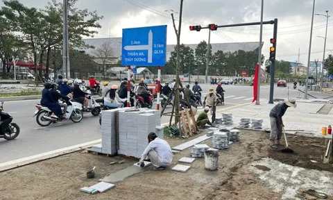 Sau một ngày bị lãnh đạo TP Huế phê bình, công trường đường Phạm Văn Đồng có gì khác?
