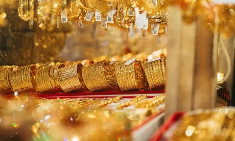 Giá vàng miếng SJC vượt 170 triệu đồng/lượng, giá bạc chững lại