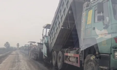 Thảm nhựa gặp trời mưa, nhà thầu ở Huế phải tăng thời hạn bảo hành