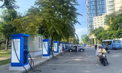 TPHCM lắp đặt tủ đổi pin trên vỉa hè