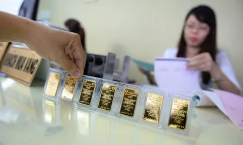 Giá vàng miếng SJC vượt 174 triệu đồng/lượng, giá bạc lên hơn 4 triệu đồng/lượng