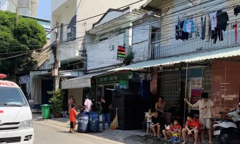 Người đàn ông chết trong tư thế treo cổ trước dãy trọ của người yêu