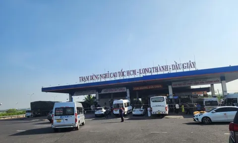 Đứt gãy chuỗi cung ứng xăng dầu trên cao tốc khi Châu Thành ngưng bán: Tài xế phải đổ ở đâu?